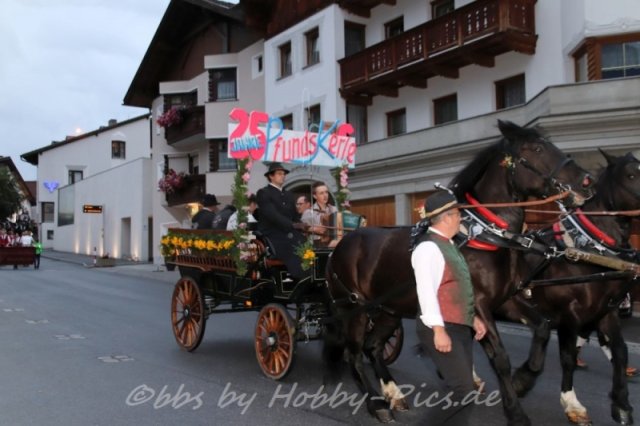Festzug zum Festzelt