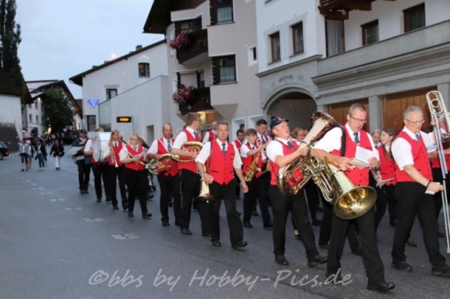 Festzug zum Festzelt