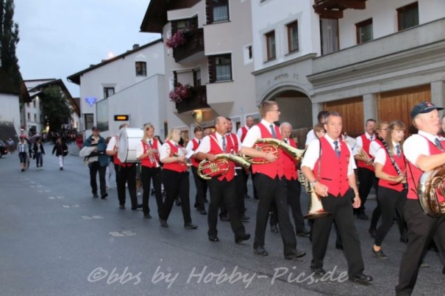 Festzug zum Festzelt