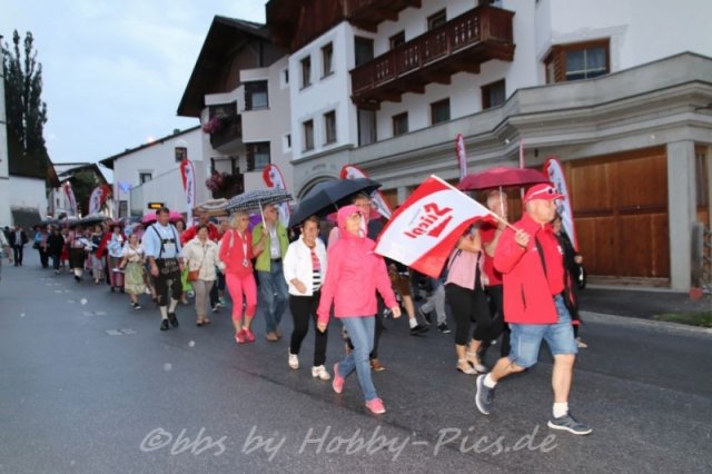 Festzug zum Festzelt