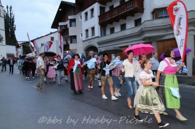 Festzug zum Festzelt