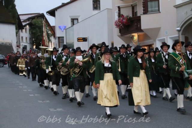 Festzug zum Festzelt