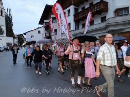 Festzug zum Festzelt