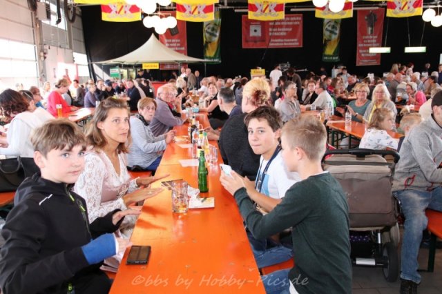 Alpenrock im Feuerwehrhaus, Sonntag