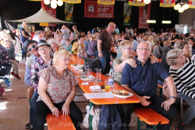 Alpenrock im Feuerwehrhaus, Sonntag