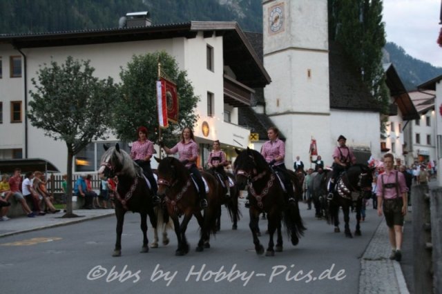 Pfunds-Kerle Fest, Einzug ins Festzelt
