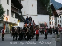 Pfunds-Kerle Fest, Einzug ins Festzelt