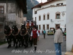 Pfunds-Kerle Fest, Einzug ins Festzelt