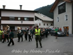 Pfunds-Kerle Fest, Einzug ins Festzelt